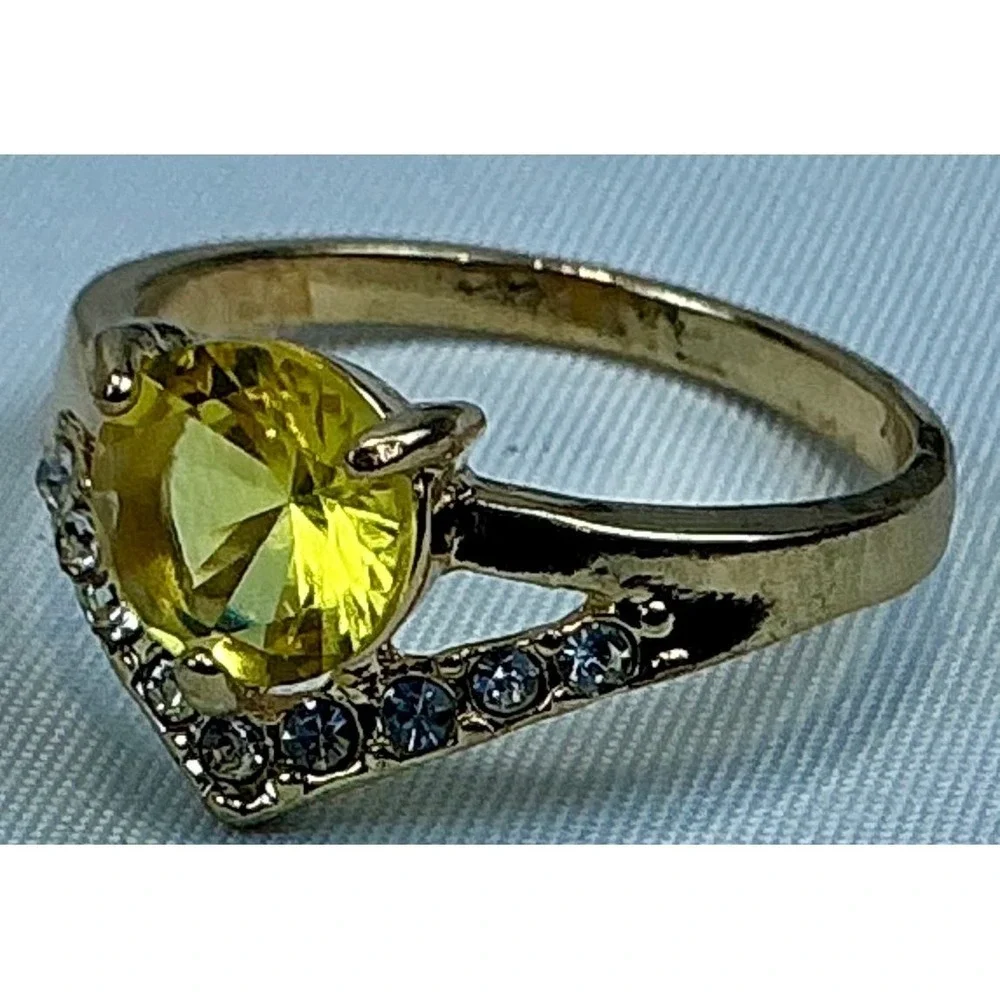 Gold Tone Ring with Yellow Stone and Simulated Diamonds Costume Jewelry Size 8.5